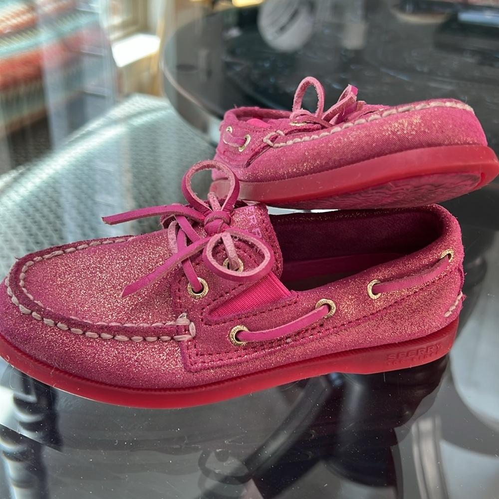A/O SLIP ON MAGENTA Sperry-Topsider moccasins. In excellent used condition.